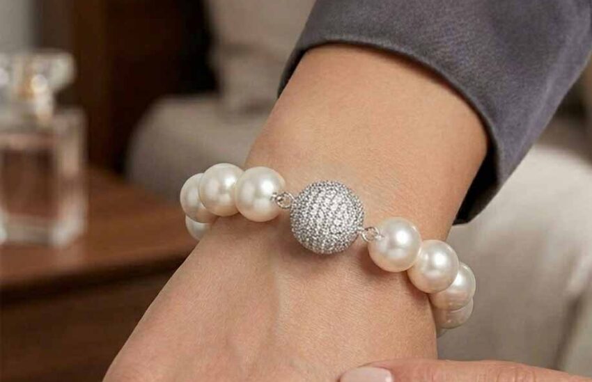 Gyöngy karkötő: örök elegancia a White & Black ékszerbolt kollekciójában